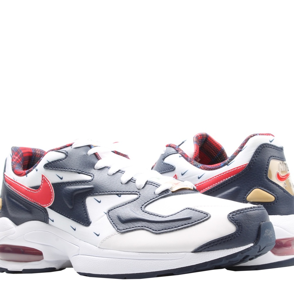 Nike Air Max White and Navy Sneakers